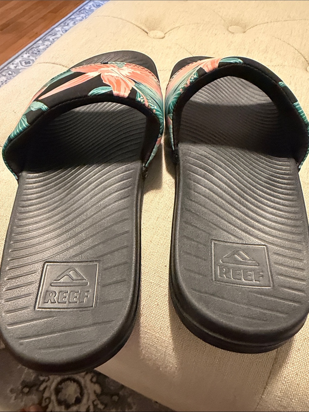Reef Black Slide Sandals with Coral Floral Strap - brand new!!! Never worn!!!! - Picture 3 of 5